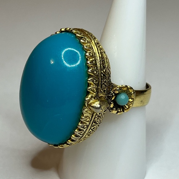 Jewelry - Vintage Perfume Ring with Faux Jeweled Dome Top in Bronze / Gold Setting